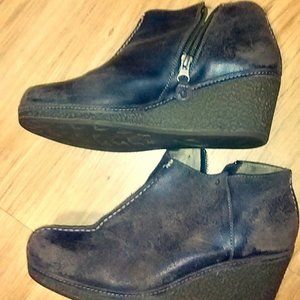 Olukai Humu wedge ankle boots distressed leather